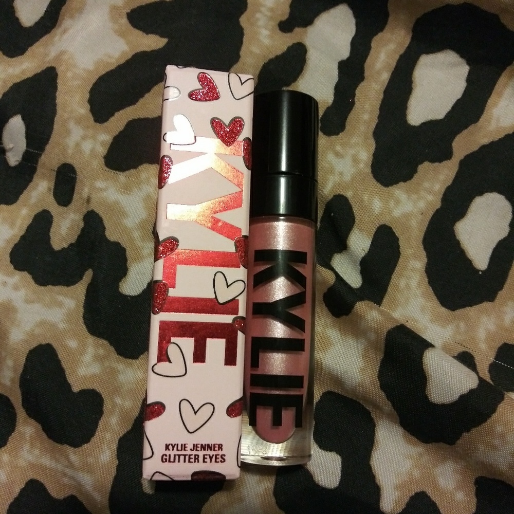 Kylie jenner glitter eyes